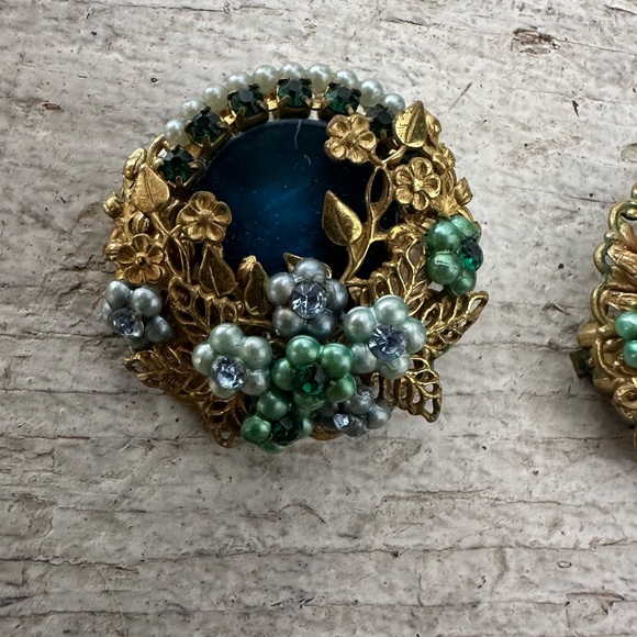 Vintage 40s/50s Haskell ? Highly Ornate Filigree Clio On Earrings - Picture 7 of 7